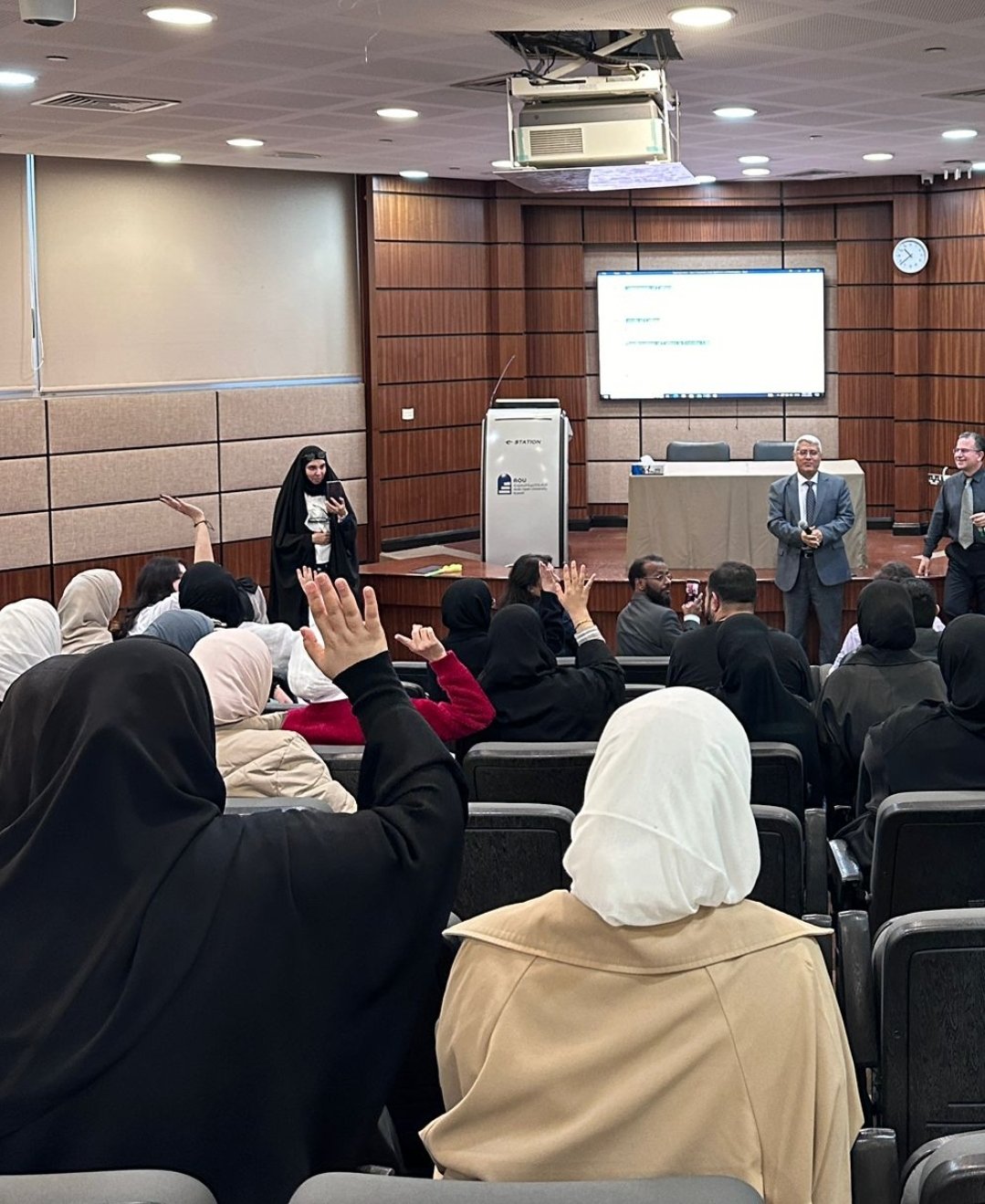 نظم قسم اللغة الإنجليزية في الجامعة العربية المفتوحة الثلاثاء الماضي يوم اللغة و الثقافة