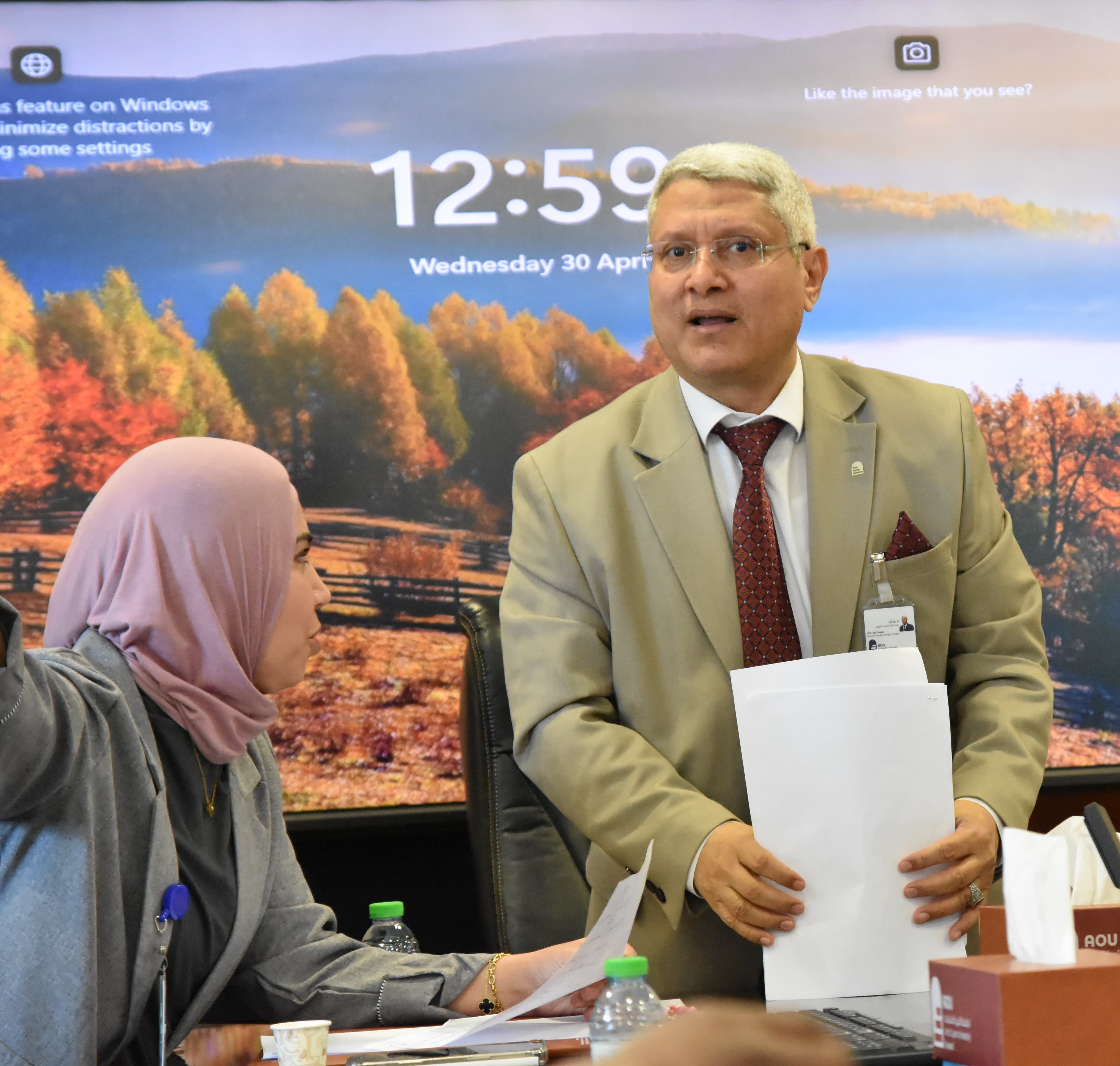 لقاء عميد الكلية أ.د. عزيز مع العميدة المحلية ومساعد العميد و أعضاء هيئة التدريس في كلية اللغات في فرع الجامعة في الكويت